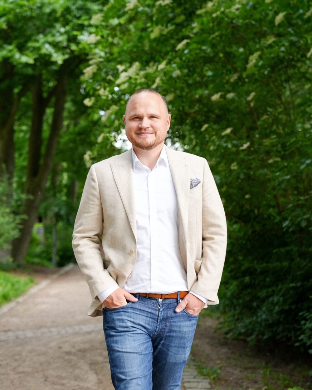 Startseite Bild zeigt Patrick Steeger, Geschäftsführer vom bKV Firmenservice